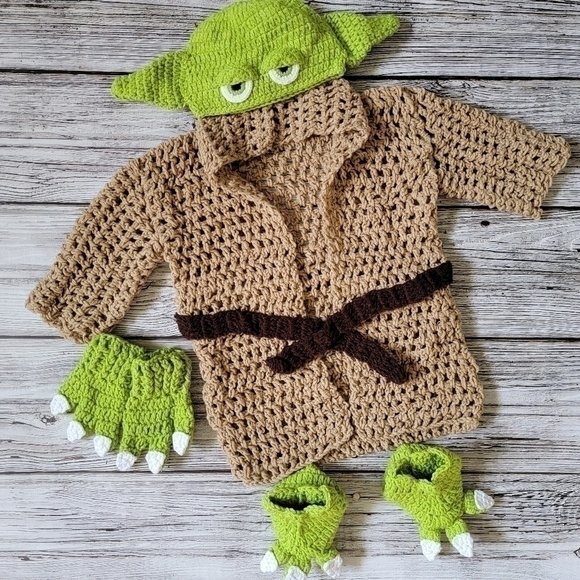 Crochet Baby Yoda Costume Mandalorian Star Wars Halloween Costume NEW - Picture 7 of 12